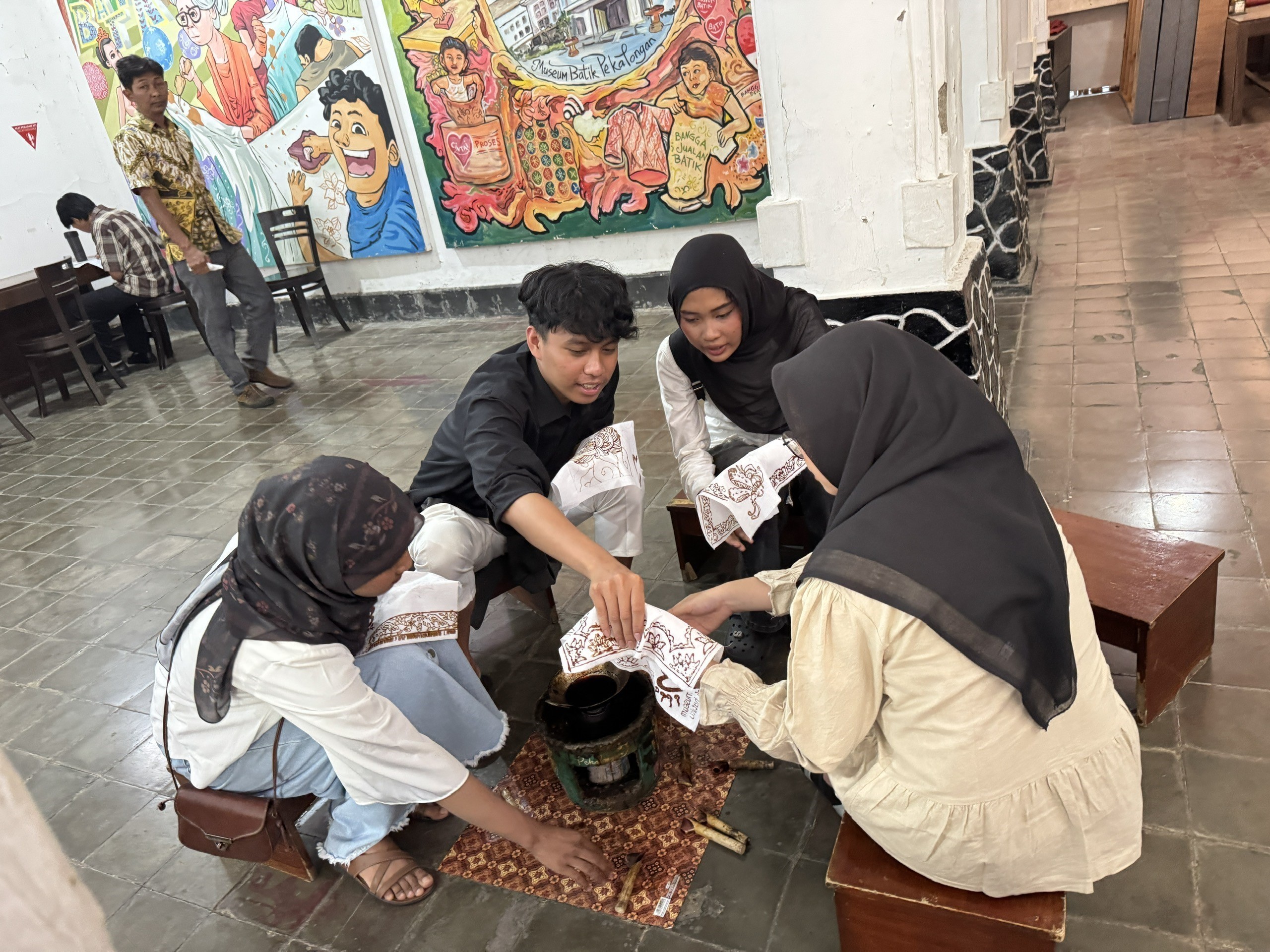 Bảo tàng Batik Pekalongan, lưu giữ và trao truyền di sản văn hóa Indonesia - Ảnh 4.