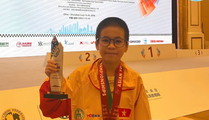 Kỳ thủ 8 tuổi của Việt Nam được Liên đoàn cờ vua thế giới khen hết lời - Ảnh 1.
