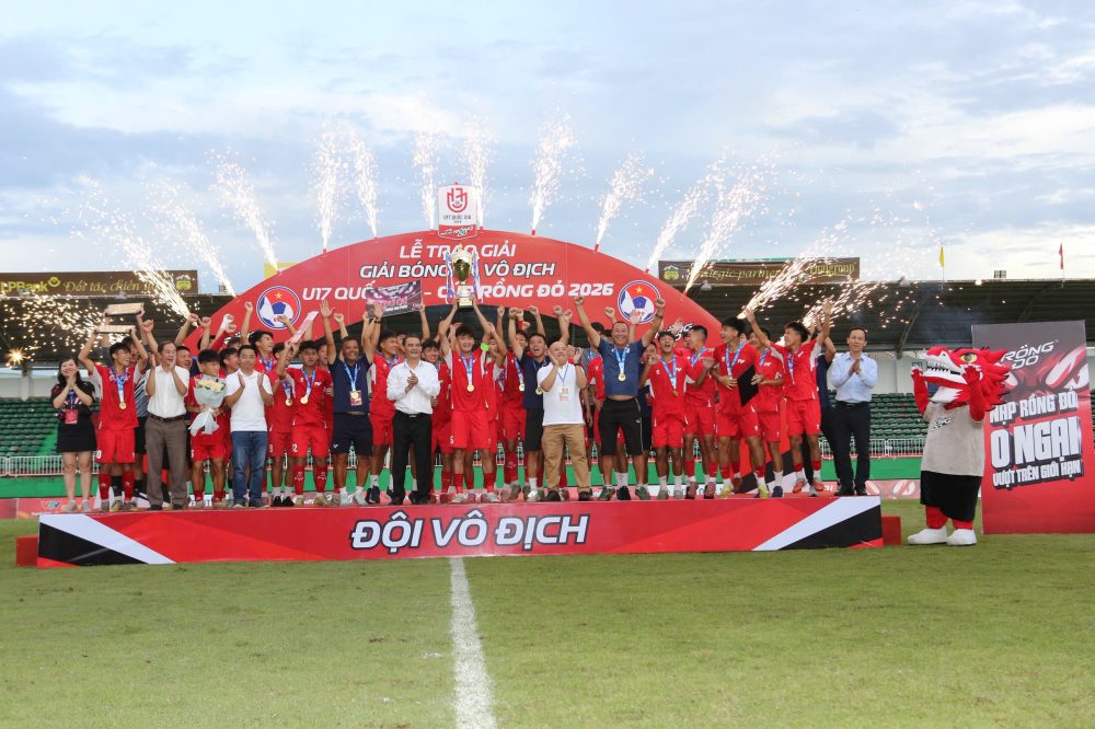Tin nóng bóng đá Việt hôm nay 30/7: Họp báo trước trận Việt Nam gặp Singapore; PVF đăng quang Giải U17 quốc gia  - Ảnh 3.