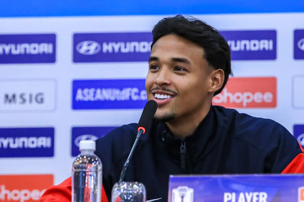 VIDEO ASEAN Cup 2026: Tiền đạo Singapore muốn phá 'dớp' thất bại trước tuyển Việt Nam - Ảnh 1. VIDEO ASEAN Cup 2026: Tiền đạo Singapore muốn phá 'dớp' thất bại trước tuyển Việt Nam - Ảnh 1.