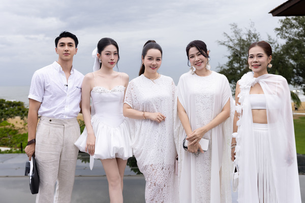 Dàn Hoa - Á hậu đồng điệu tông trắng dự show VUNGOC&SON - Ảnh 12. Dàn Hoa - Á hậu đồng điệu tông trắng dự show VUNGOC&SON - Ảnh 12.