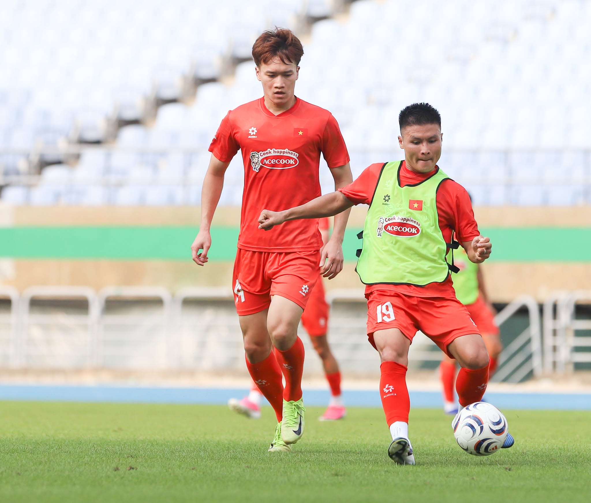 Tin nóng bóng đá Việt hôm nay 5/7: Đội tuyển Việt Nam gặp Siheung FC; CLB Công an TPHCM chia tay 4 ngoại binh - Ảnh 1. Tin nóng bóng đá Việt hôm nay 5/7: Đội tuyển Việt Nam gặp Siheung FC; CLB Công an TPHCM chia tay 4 ngoại binh - Ảnh 1.