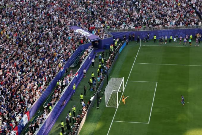 Mbappe ghi bàn, Dembele ghi điểm với hành động bảo vệ đồng đội trước "đòn tâm lý" của Paraguay - Ảnh 3.