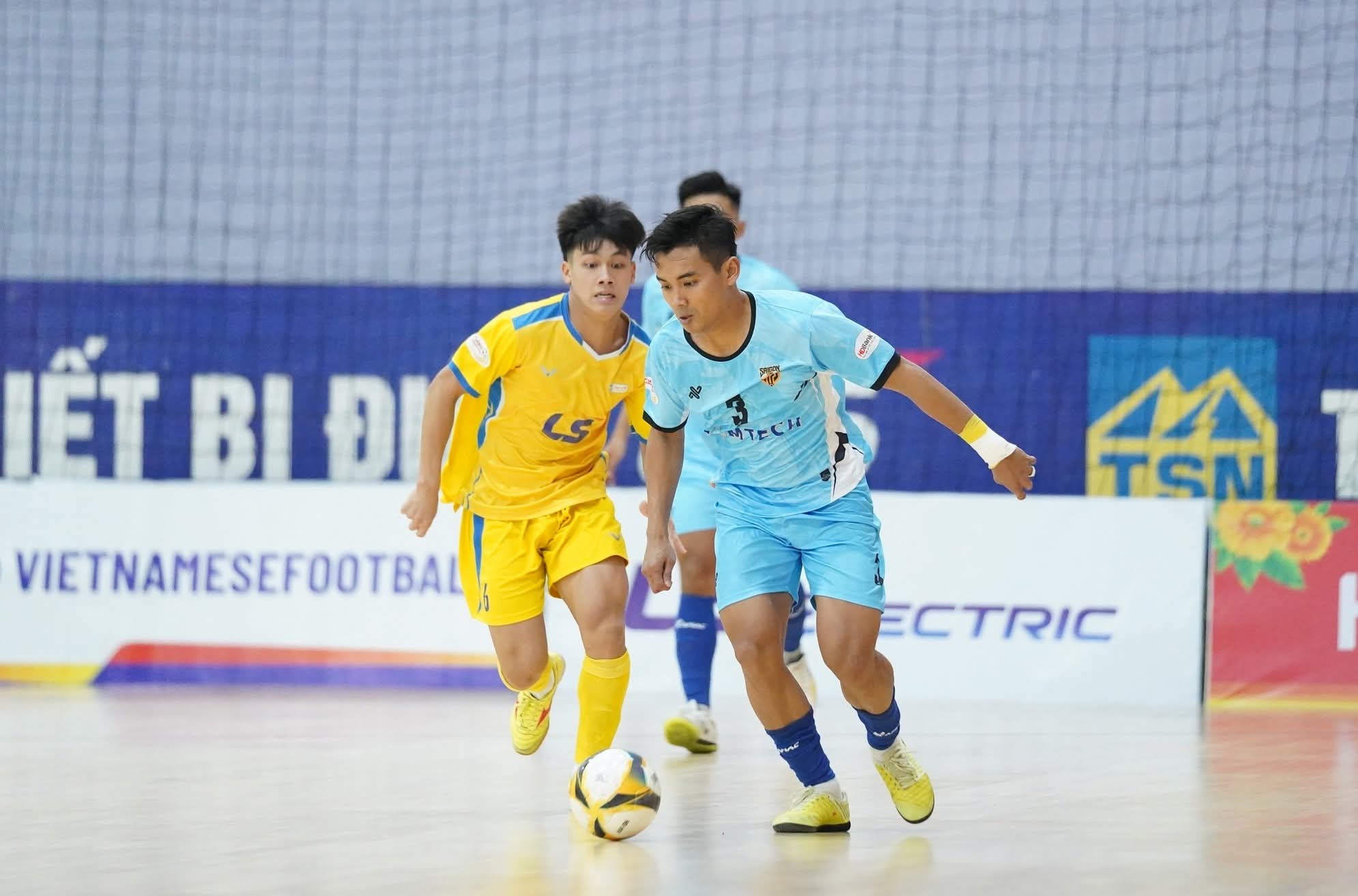 Tin nóng bóng đá Việt hôm nay 5/7: Đội tuyển Việt Nam gặp Siheung FC; CLB Công an TPHCM chia tay 4 ngoại binh - Ảnh 2. Tin nóng bóng đá Việt hôm nay 5/7: Đội tuyển Việt Nam gặp Siheung FC; CLB Công an TPHCM chia tay 4 ngoại binh - Ảnh 2.