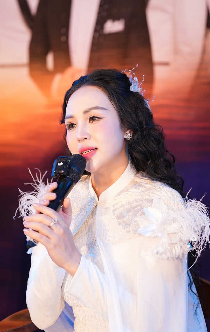 Ca sĩ Nguyễn Khánh Ly: Hai thập kỷ vun đắp cho một "Khát vọng tình yêu" - Ảnh 1. Ca sĩ Nguyễn Khánh Ly: Hai thập kỷ vun đắp cho một "Khát vọng tình yêu" - Ảnh 1.