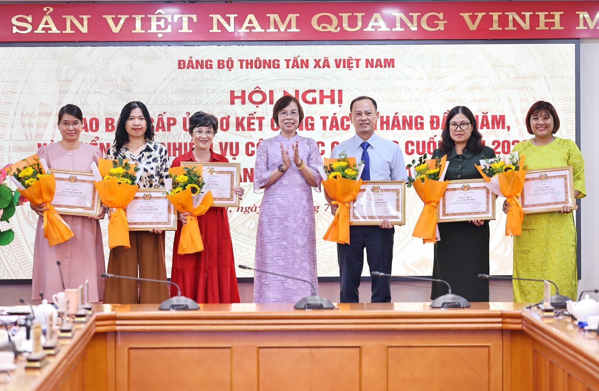 Đảng ủy Thông tấn xã Việt Nam triển khai nhiệm vụ 6 tháng cuối năm 2026 - Ảnh 4. Đảng ủy Thông tấn xã Việt Nam triển khai nhiệm vụ 6 tháng cuối năm 2026 - Ảnh 4.