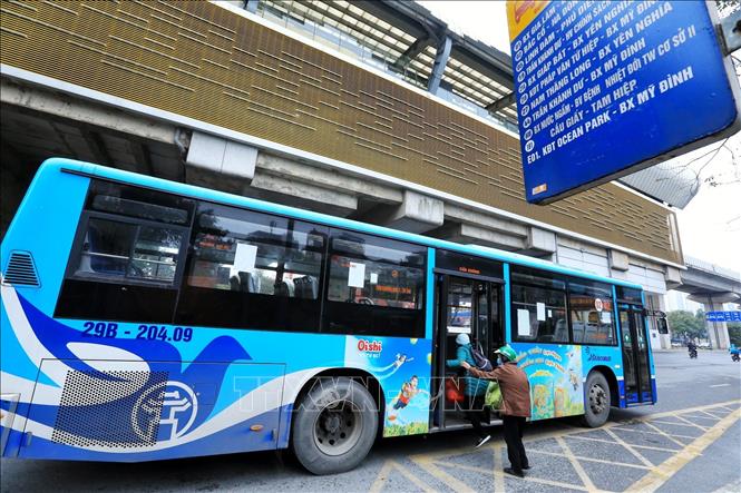 Phía sau những chuyến bus miễn phí - Ảnh 1. Phía sau những chuyến bus miễn phí - Ảnh 1.
