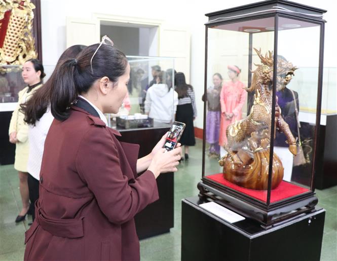 Đánh thức” di sản bằng công nghệ số: biến nguồn lực văn hóa thành động lực tăng trưởng - Ảnh 1. Đánh thức” di sản bằng công nghệ số: biến nguồn lực văn hóa thành động lực tăng trưởng - Ảnh 1.