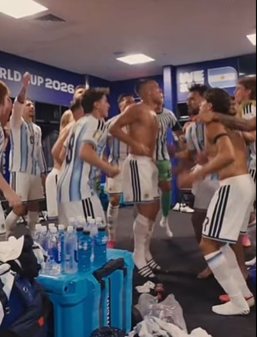 Cầu thủ Argentina ăn mừng đầy khiêu khích, hâm nóng khả năng đại chiến tuyển Anh tại bán kết World Cup 2026 - Ảnh 2.
