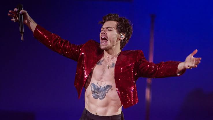 Harry Styles lập kỷ lục Guinness với 12 đêm kín chỗ ở Wembley - Ảnh 9. Harry Styles lập kỷ lục Guinness với 12 đêm kín chỗ ở Wembley - Ảnh 9.
