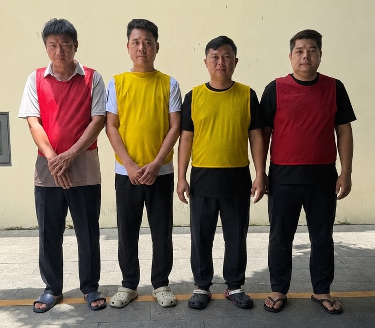 Triệt phá đường dây cá độ bóng đá có giao dịch hơn 500 tỉ đồng tại TP.HCM - Ảnh 1.
