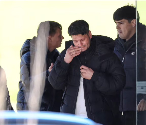 Lionel Messi đau buồn tiễn biệt cha lần cuối trong tang lễ riêng tư an ninh nghiêm ngặt - Ảnh 6.