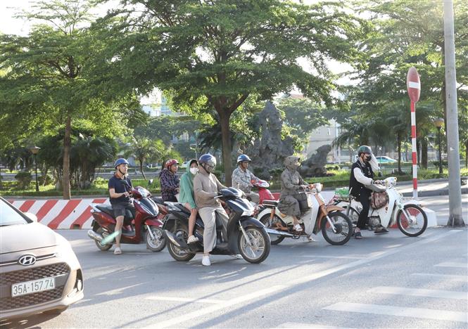 Nắng nóng ở khu vực Trung Bộ có khả năng kéo dài - Ảnh 2. Nắng nóng ở khu vực Trung Bộ có khả năng kéo dài - Ảnh 2.