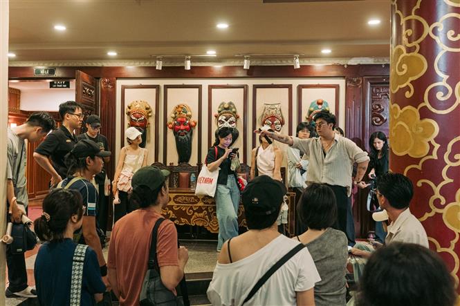 Sân khấu Tuồng góp thêm sắc màu cho du lịch văn hóa về đêm tại Hà Nội - Ảnh 5.