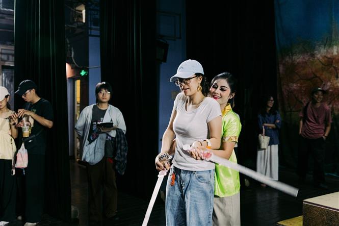 Sân khấu Tuồng góp thêm sắc màu cho du lịch văn hóa về đêm tại Hà Nội - Ảnh 3.