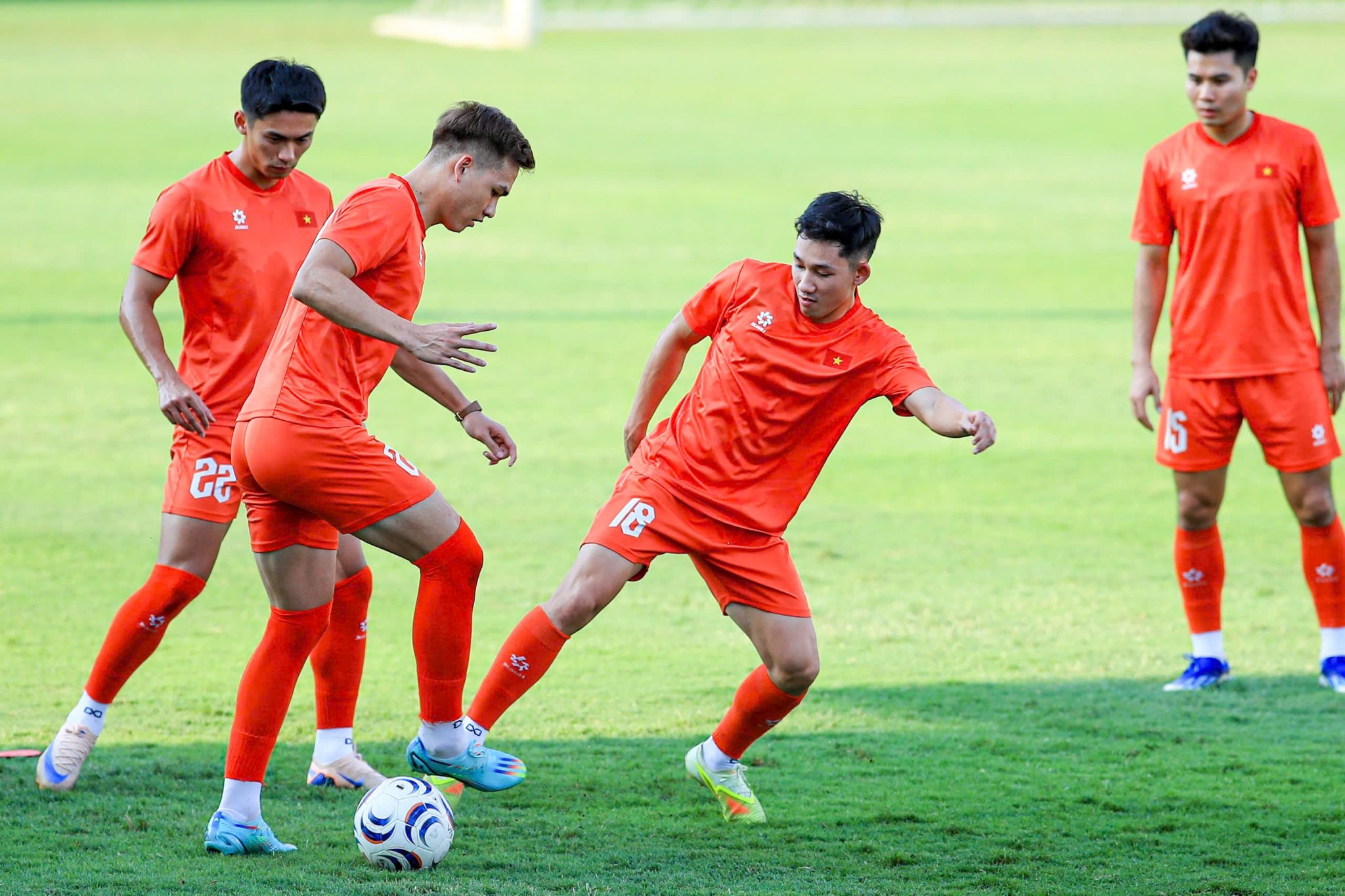 Báo Hàn Quốc: 'HLV Kim Sang Sik trước kỷ lục Park Hang Seo chưa từng có' - Ảnh 2. Báo Hàn Quốc: 'HLV Kim Sang Sik trước kỷ lục Park Hang Seo chưa từng có' - Ảnh 2.