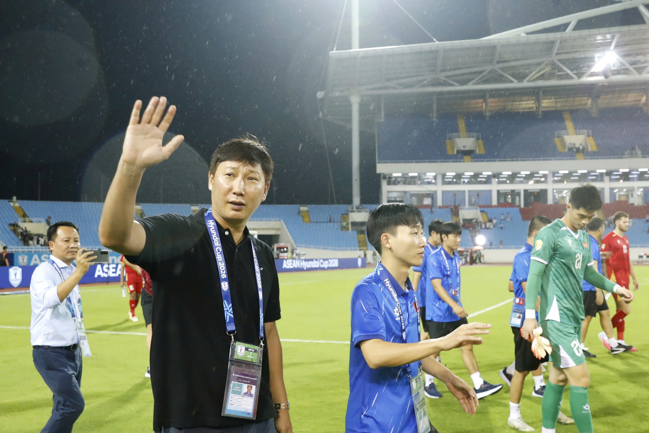 Báo Hàn Quốc: 'HLV Kim Sang Sik trước kỷ lục Park Hang Seo chưa từng có' - Ảnh 1. Báo Hàn Quốc: 'HLV Kim Sang Sik trước kỷ lục Park Hang Seo chưa từng có' - Ảnh 1.