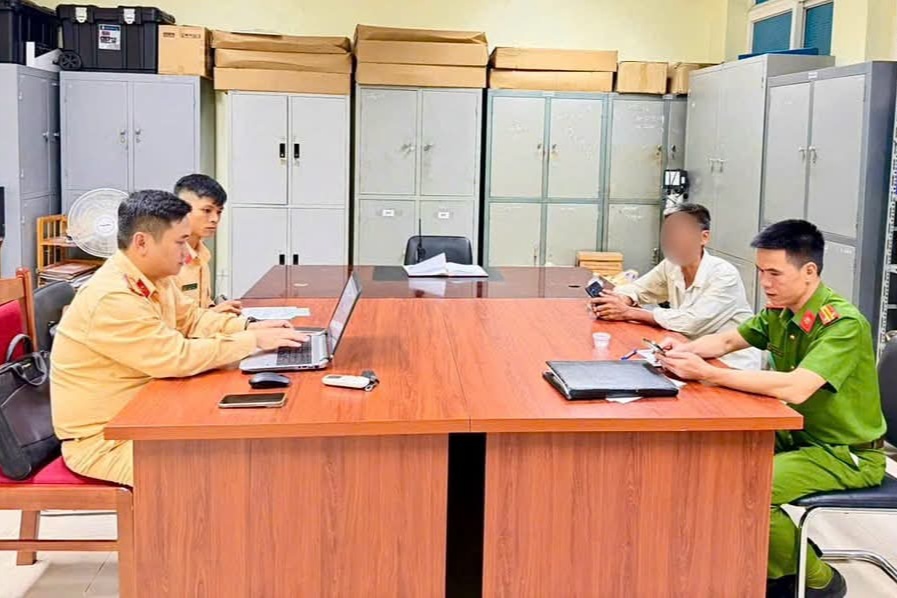 Xử phạt chủ xe ô tô gần 500 triệu đồng do vi phạm giao thông gần 100 lỗi - Ảnh 1. Xử phạt chủ xe ô tô gần 500 triệu đồng do vi phạm giao thông gần 100 lỗi - Ảnh 1.