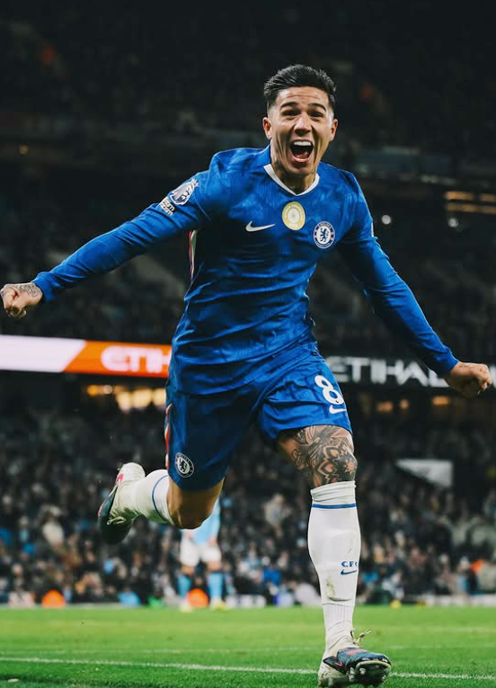 Tin chuyển nhượng 13/8: Chelsea ra “tối hậu thư” cho Man City vụ Enzo Fernandez; Atletico đạt thỏa thuận chiêu mộ Romero - Ảnh 1.