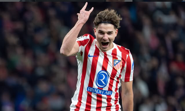 Julian Alvarez nhận sai, cam kết gắn bó với Atletico sau cuộc nói chuyện với HLV Simeone - Ảnh 1. Julian Alvarez nhận sai, cam kết gắn bó với Atletico sau cuộc nói chuyện với HLV Simeone - Ảnh 1.
