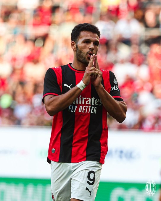 Bruno Fernandes đá hỏng phạt đền, MU thua 2-4 AC Milan của Ruben Amorim - Ảnh 2.