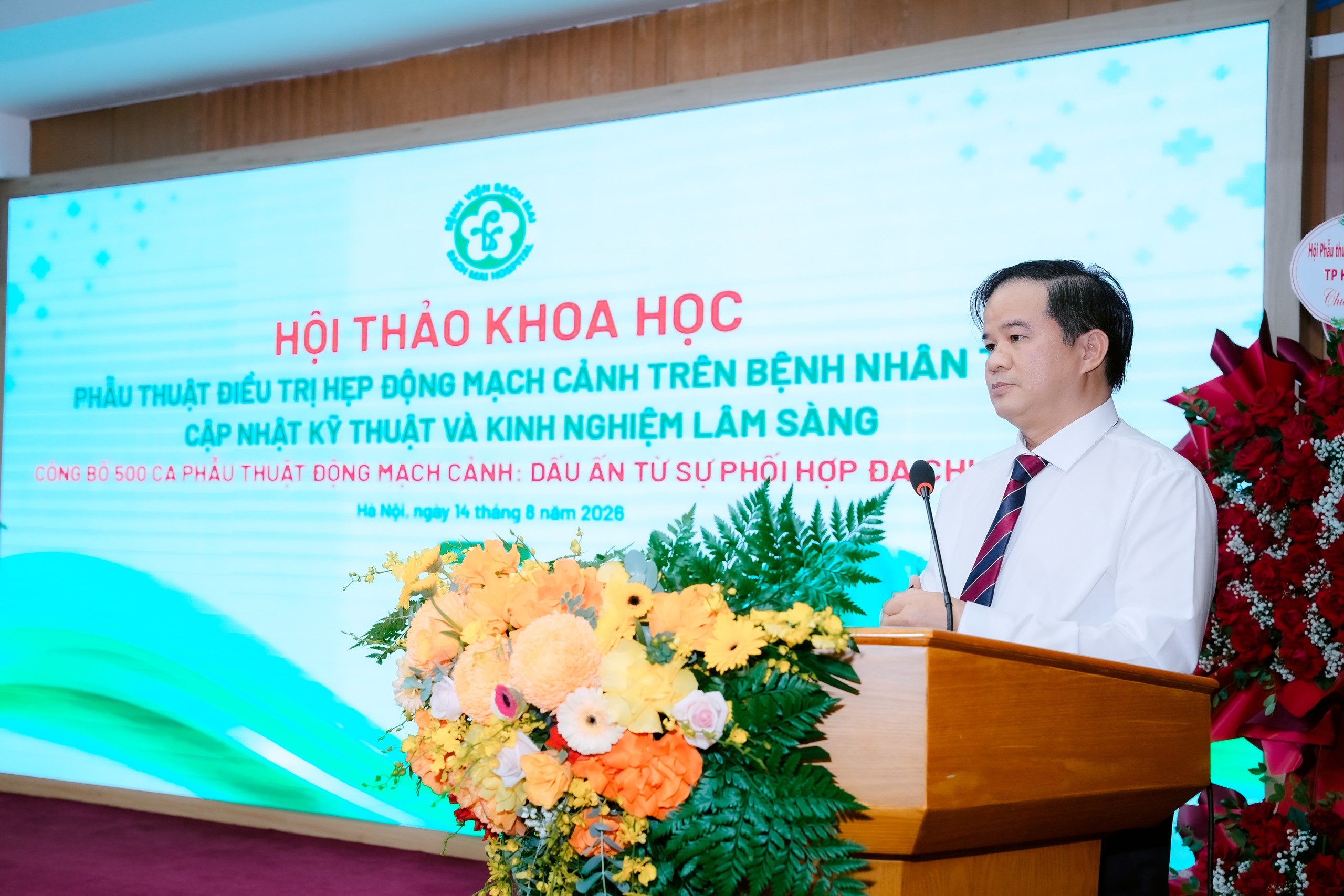 Bệnh viện Bạch Mai ghi dấu ấn 500 ca thành công phẫu thuật hẹp động mạch cảnh bảo vệ não bộ - Ảnh 8. Bệnh viện Bạch Mai ghi dấu ấn 500 ca thành công phẫu thuật hẹp động mạch cảnh bảo vệ não bộ - Ảnh 8.