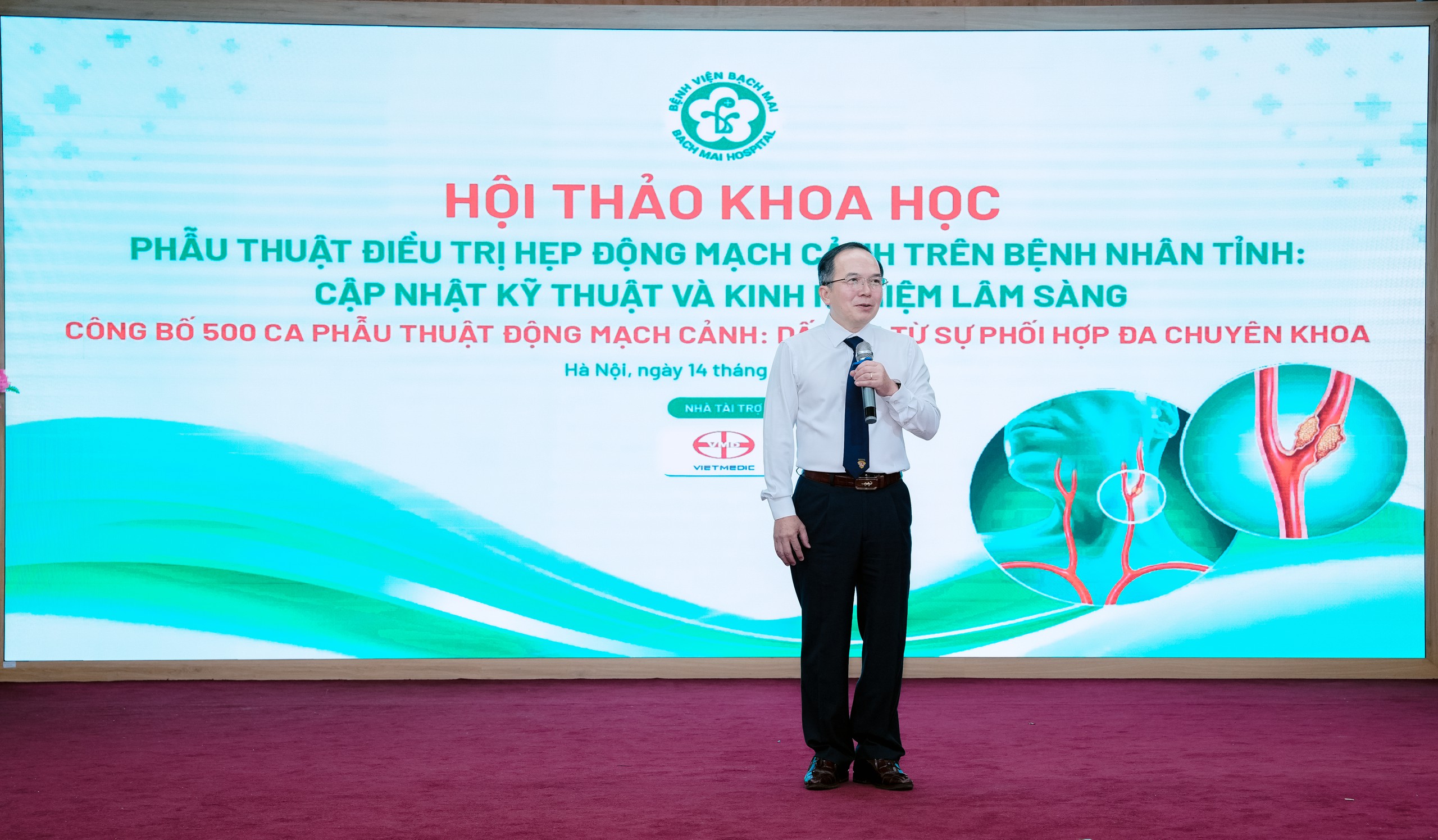 Bệnh viện Bạch Mai ghi dấu ấn 500 ca thành công phẫu thuật hẹp động mạch cảnh bảo vệ não bộ - Ảnh 7. Bệnh viện Bạch Mai ghi dấu ấn 500 ca thành công phẫu thuật hẹp động mạch cảnh bảo vệ não bộ - Ảnh 7.