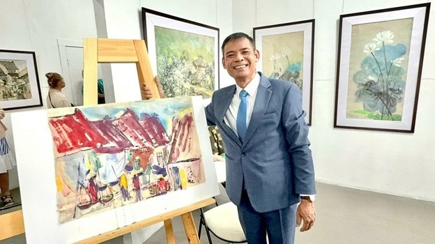 “Hương sắc Việt Nam” trên giấy Dó chính phục công chúng vùng Viễn Đông - Ảnh 2.
