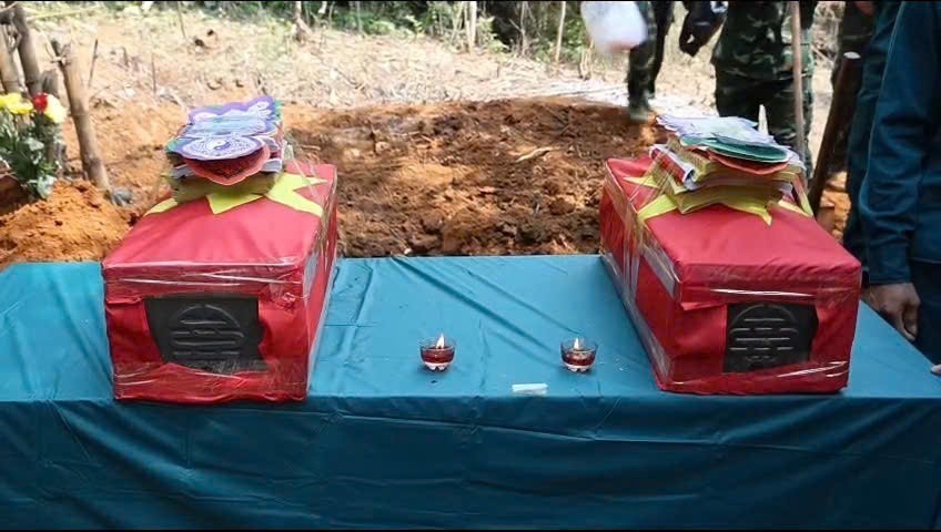 Khai quật, cất bốc các phần mộ liệt sĩ tại khu vực đồi Đá Vôi - Ảnh 1. Khai quật, cất bốc các phần mộ liệt sĩ tại khu vực đồi Đá Vôi - Ảnh 1.