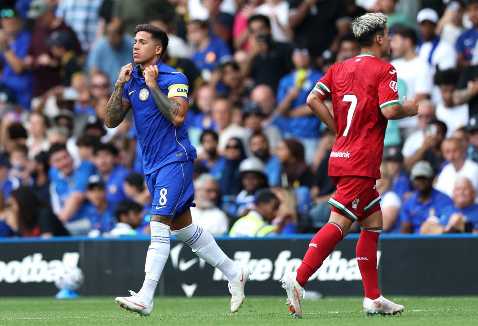 Bị CĐV Chelsea la ó, Enzo Fernandez lên tiếng đanh thép về tương lai tại Stamford Bridge - Ảnh 1. Enzo Fernandez