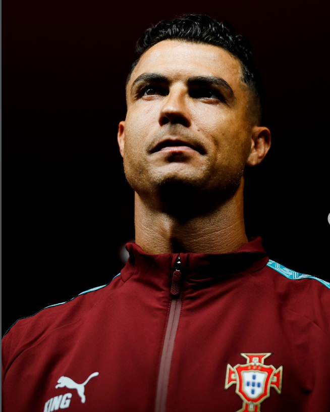 Ronaldo và Messi cùng đứng trước ngưỡng cửa chia tay bóng đá: Ai sẽ kế vị hai tượng đài? - Ảnh 1. Ronaldo và Messi cùng đứng trước ngưỡng cửa chia tay bóng đá: Ai sẽ kế vị hai tượng đài? - Ảnh 1.