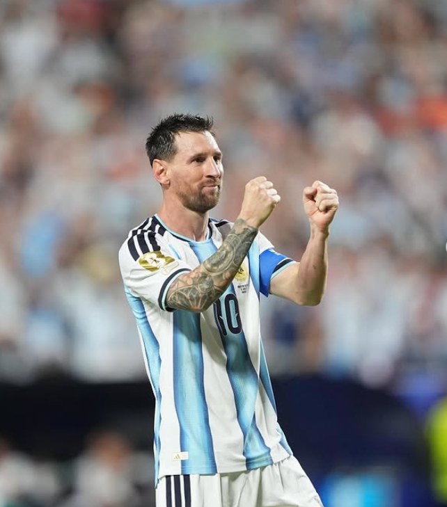 Ronaldo và Messi cùng đứng trước ngưỡng cửa chia tay bóng đá: Ai sẽ kế vị hai tượng đài? - Ảnh 4. Ronaldo và Messi cùng đứng trước ngưỡng cửa chia tay bóng đá: Ai sẽ kế vị hai tượng đài? - Ảnh 4.