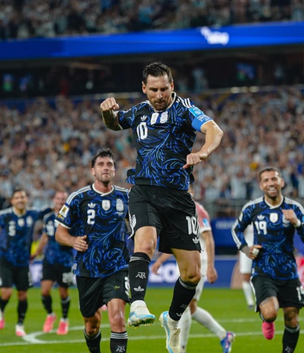 Ronaldo và Messi cùng đứng trước ngưỡng cửa chia tay bóng đá: Ai sẽ kế vị hai tượng đài? - Ảnh 6. Ronaldo và Messi cùng đứng trước ngưỡng cửa chia tay bóng đá: Ai sẽ kế vị hai tượng đài? - Ảnh 6.