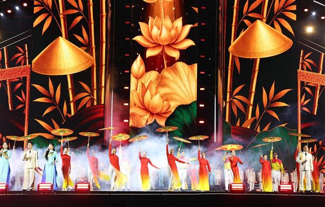 Hà Nội tổ chức 13 chương trình nghệ thuật kỷ niệm Cách mạng Tháng Tám và Quốc khánh 2/9 - Ảnh 1. Hà Nội tổ chức 13 chương trình nghệ thuật kỷ niệm Cách mạng Tháng Tám và Quốc khánh 2/9 - Ảnh 1.