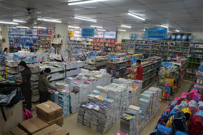 Chủ động điều phối, bảo đảm đủ sách giáo khoa trước ngày khai giảng - Ảnh 1. Chủ động điều phối, bảo đảm đủ sách giáo khoa trước ngày khai giảng - Ảnh 1.