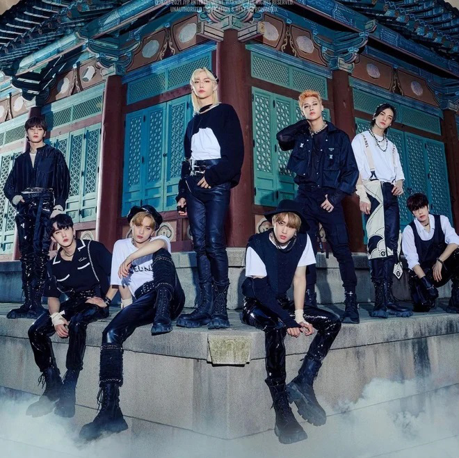Stray Kids viết lại lịch sử Billboard 200 với kỷ lục sánh ngang The Rolling Stones - Ảnh 7. Stray Kids viết lại lịch sử Billboard 200 với kỷ lục sánh ngang The Rolling Stones - Ảnh 7.