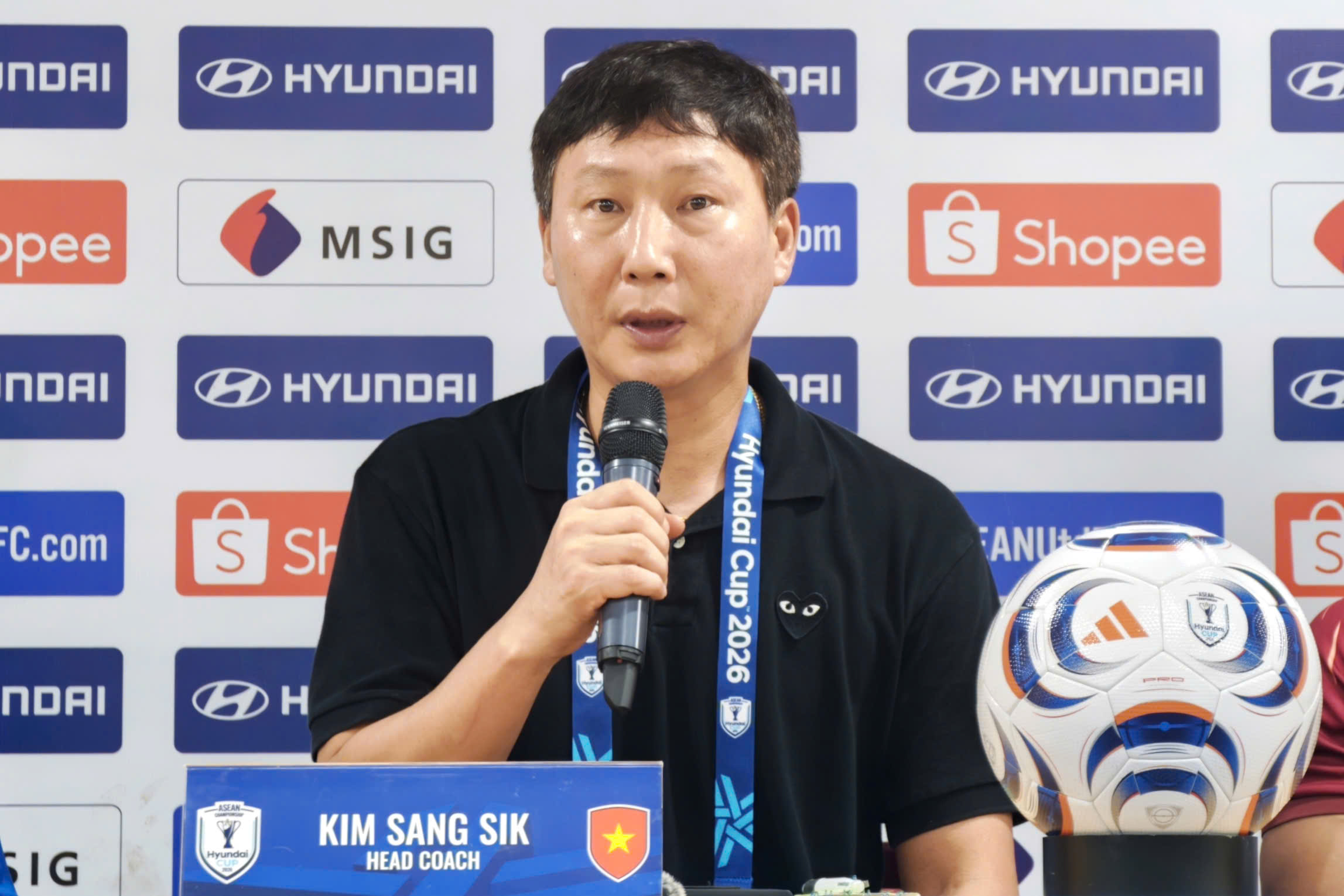HLV Kim Sang Sik: 'Gặp Thái Lan quan trọng là phải hồi phục thể lực' - Ảnh 1. HLV Kim Sang Sik: 'Gặp Thái Lan quan trọng là phải hồi phục thể lực' - Ảnh 1.