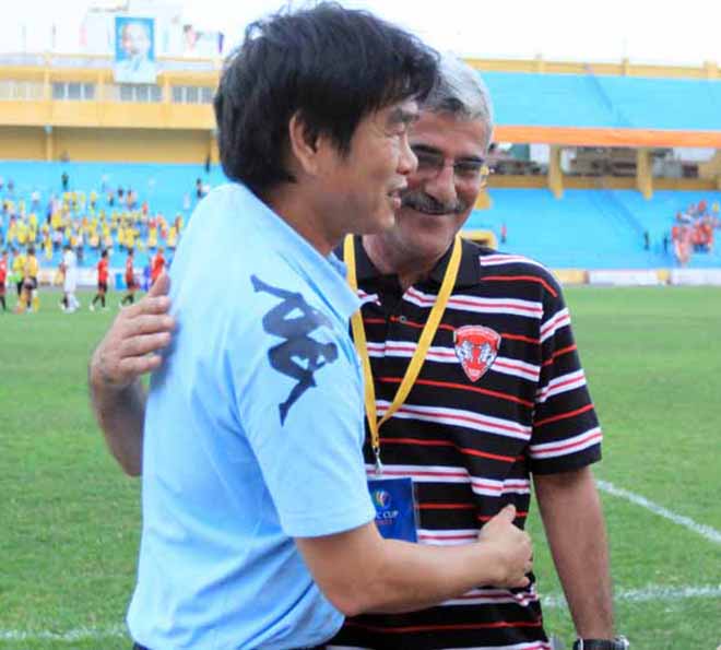 Phút mặc niệm xúc động dành cho HLV Phan Thanh Hùng trước trận Việt Nam vs Malaysia - Ảnh 3.