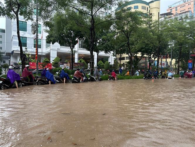 Hà Nội chuyển thế chủ động, sẵn sàng ứng phó mưa lớn, chống úng ngập - Ảnh 2.