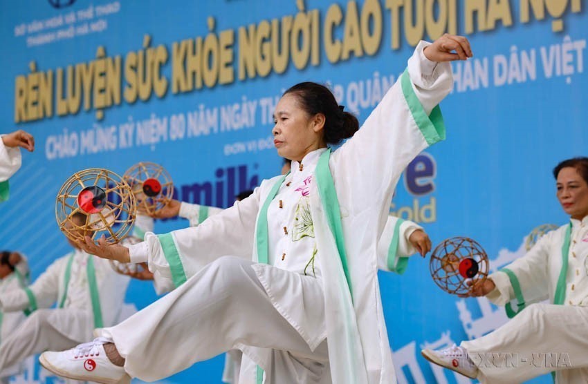 Hà Nội biến thách thức già hóa dân số thành cơ hội phát triển "kinh tế bạc" - Ảnh 1.
