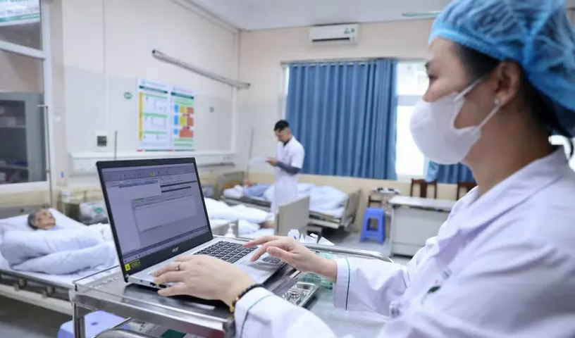 Hà Nội: Phấn đấu 100% người dân có Sổ sức khỏe điện tử trên VNeID từ 15/10 - Ảnh 1. Hà Nội phấn đấu 100% người dân có Sổ sức khỏe điện tử trên VNeID từ 15/10 - Ảnh 1.