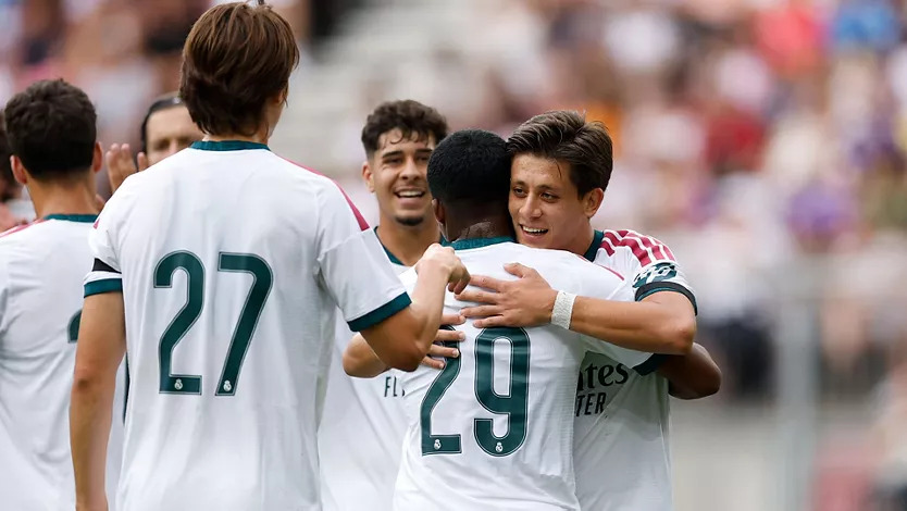 Real Madrid bị Fiorentina cầm hòa 2-2 trong trận đấu giao hữu trước mùa giải mới dù sớm tạo ra lợi thế dẫn trước hai bàn.Ảnh: Real Madrid Real Madrid bị Fiorentina cầm hòa 2-2 trong trận đấu giao hữu trước mùa giải mới dù sớm tạo ra lợi thế dẫn trước hai bàn.Ảnh: Real Madrid