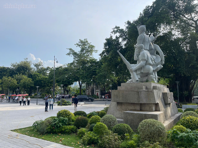 Thông tin về việc di chuyển tượng đài “Quyết tử để Tổ quốc quyết sinh” trong khuôn viên đền Bà Kiệu - Ảnh 1.