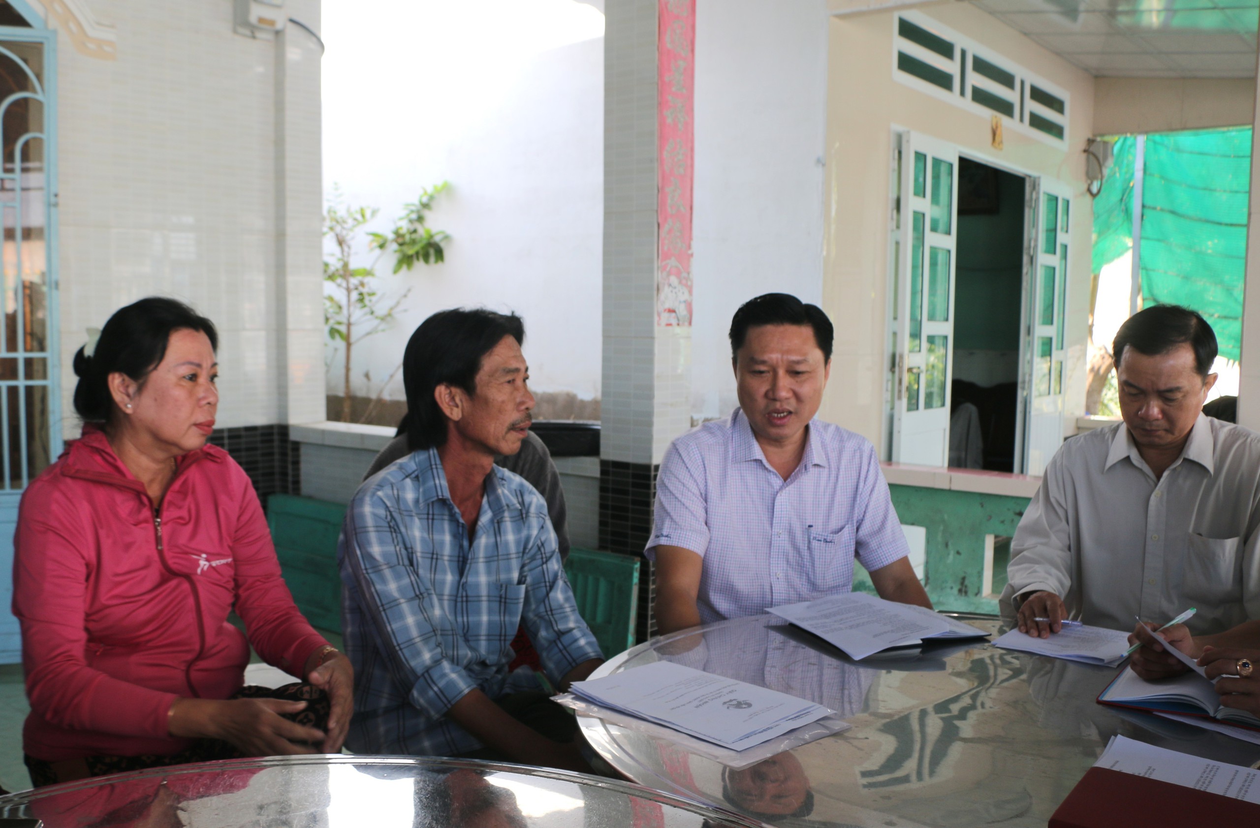 Tiếp công dân tại phường Vĩnh Trạch - ảnh 2