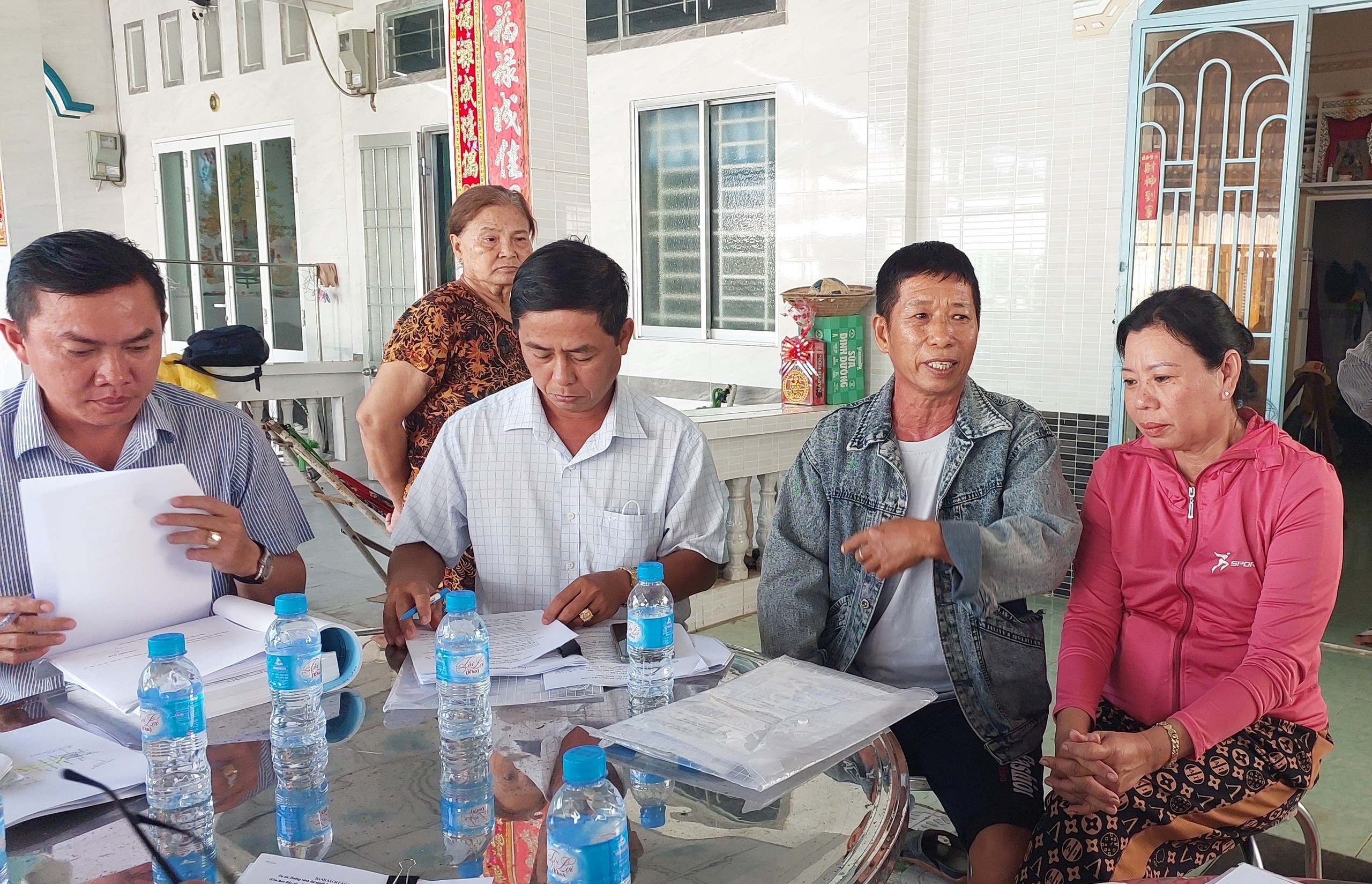 Tiếp công dân tại phường Vĩnh Trạch - ảnh 3