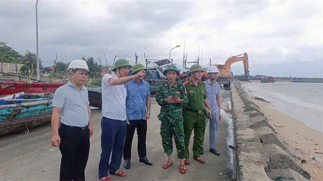 Bão số 4 tăng cường độ và đổi hướng, cách Hải Phòng khoảng 150 km - Ảnh 1. Bão số 4 tăng cường độ và đổi hướng, cách Hải Phòng khoảng 150 km - Ảnh 1.