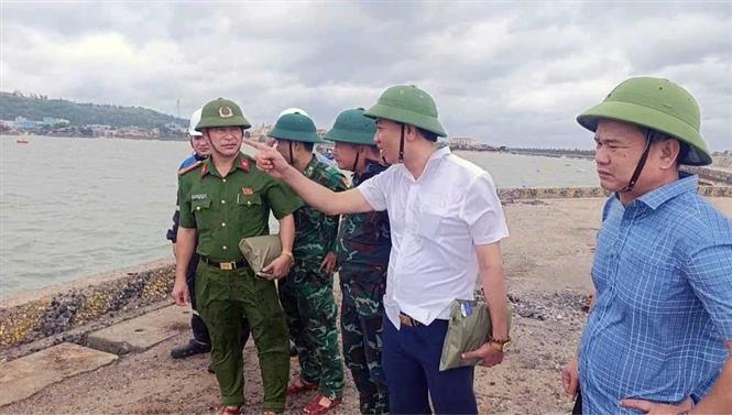 Bão số 4 liên tục đổi hướng, di chuyển chậm trên vùng biển phía Đông Bắc đặc khu Bạch Long Vĩ - Ảnh 2. Bão số 4 liên tục đổi hướng, di chuyển chậm trên vùng biển phía Đông Bắc đặc khu Bạch Long Vĩ - Ảnh 2.
