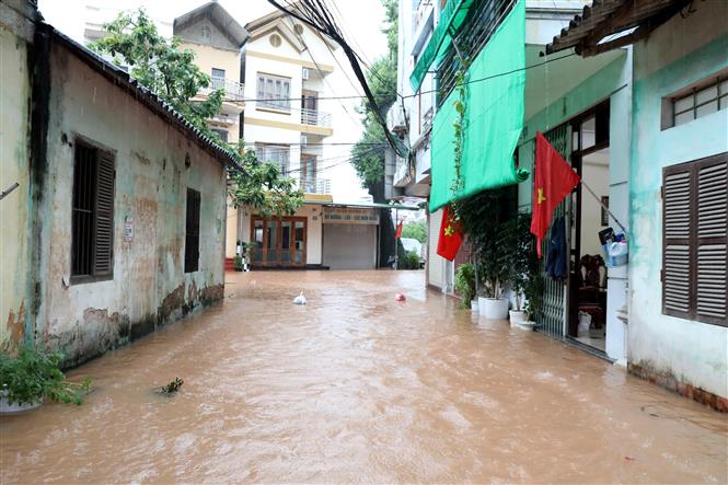 Lạng Sơn di dời toàn bộ người dân vùng ngập sâu ven sông Kỳ Cùng - Ảnh 1. Lạng Sơn di dời toàn bộ người dân vùng ngập sâu ven sông Kỳ Cùng - Ảnh 1.