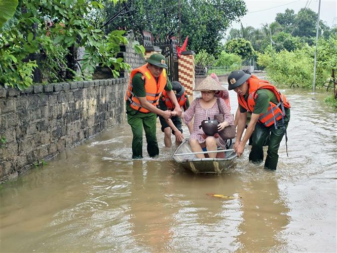 Nước sông dâng cao, Bắc Ninh khẩn trương di dời hơn 1.400 hộ dân - Ảnh 2.
