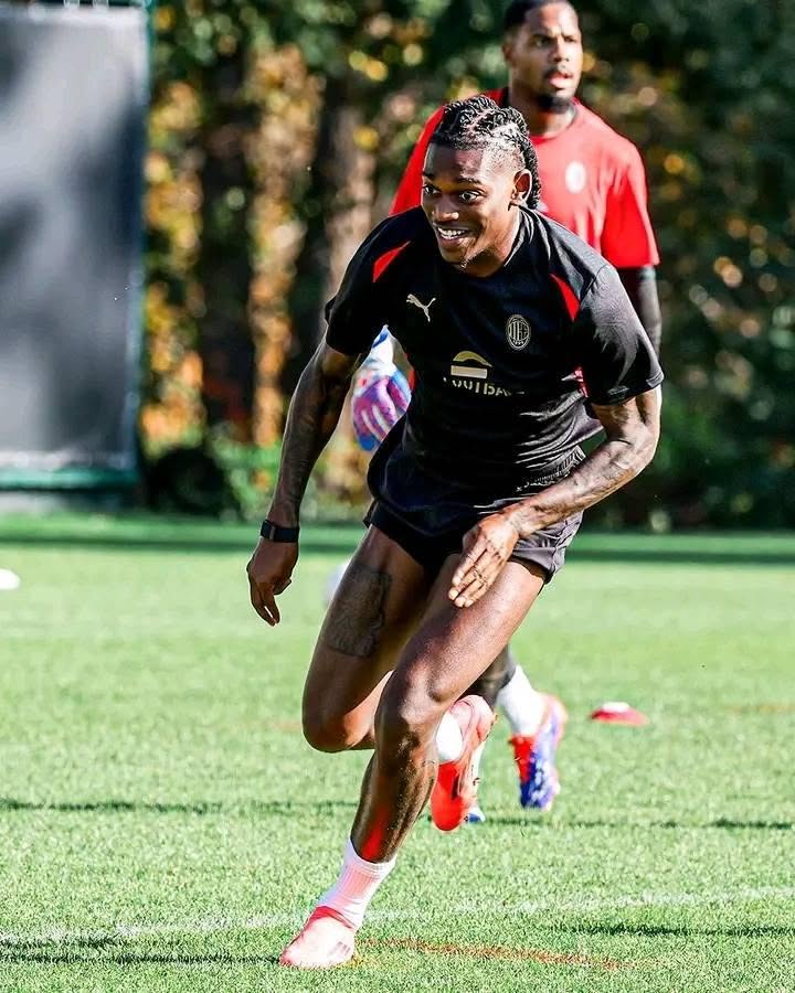 Galatasaray tiếp tục đẩy mạnh nỗ lực chiêu mộ Rafael Leao khi gửi đề nghị mới trị giá 45 triệu euro cộng các khoản thưởng cho AC Milan. Ảnh: FBNV Galatasaray tiếp tục đẩy mạnh nỗ lực chiêu mộ Rafael Leao khi gửi đề nghị mới trị giá 45 triệu euro cộng các khoản thưởng cho AC Milan. Ảnh: FBNV